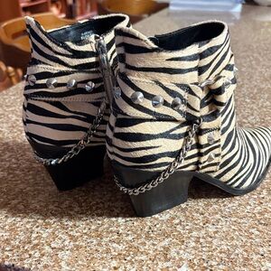 Jessica Simpson Black & Cream Zebra-Print Ankle Booties with Studs & Chain